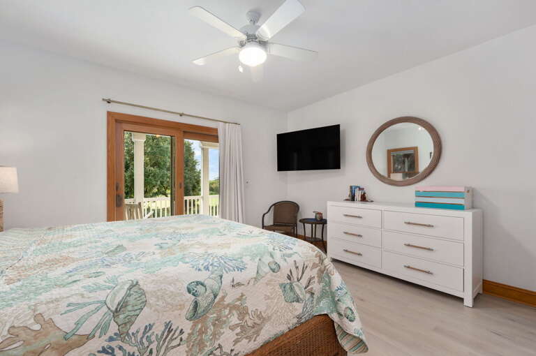 CC257: 16 Sunset | ML Bedroom 2- King, Private Bath, Deck Access