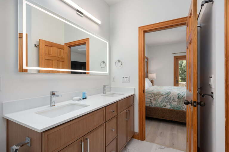 CC257: 16 Sunset | ML Bedroom 2- Private Baths