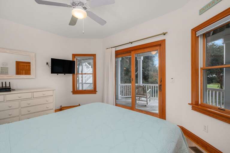 CC257: 16 Sunset | ML Bedroom 3- Queen, Private Bath, Deck Access