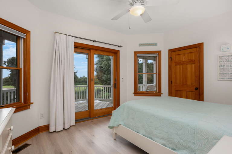 CC257: 16 Sunset | ML Bedroom 3- Queen, Private Bath, Deck Access