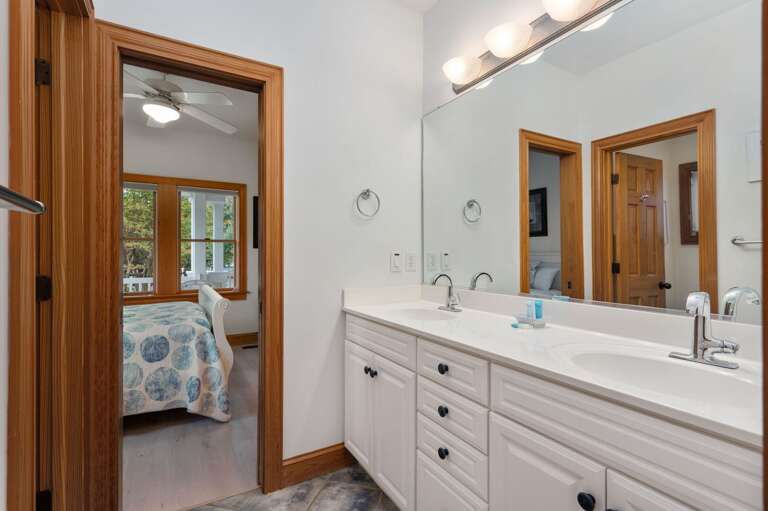 CC257: 16 Sunset | ML Shared Bath