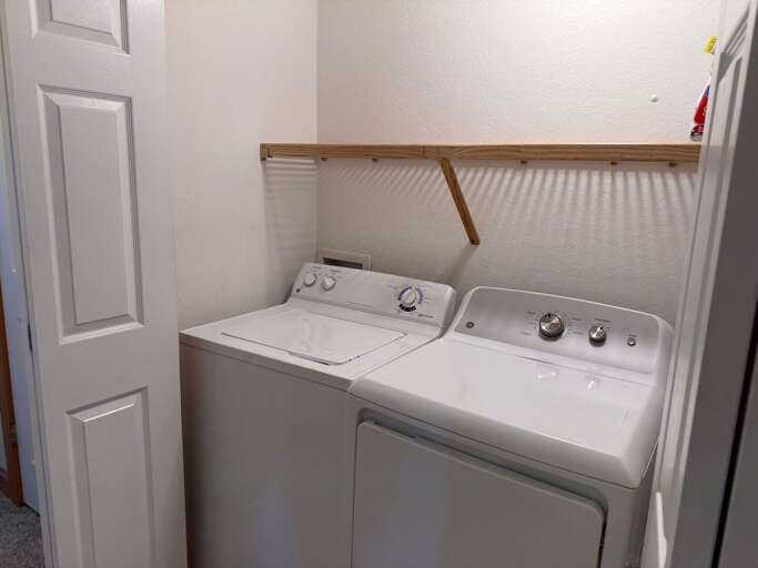 DE08: Shore Beats Work | Laundry Area