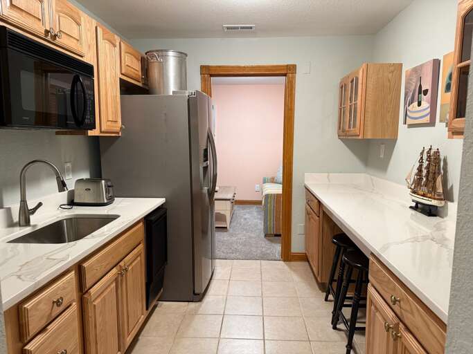 DE08: Shore Beats Work | LL Kitchenette