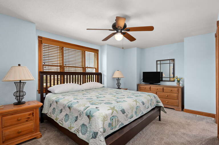 DE08: Shore Beats Work | ML Bedroom 4 - King, Private Bath