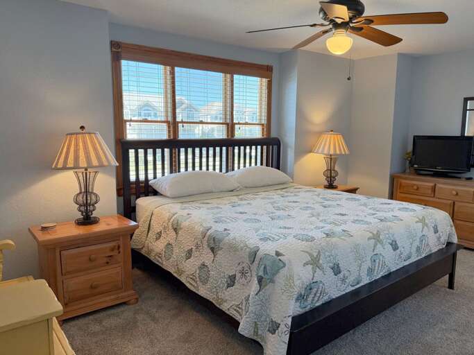 DE08: Shore Beats Work | ML Bedroom 4 - King, Private Bath