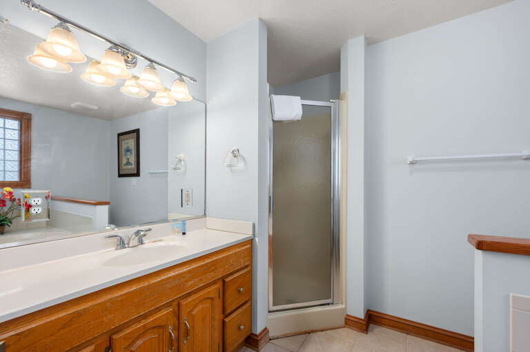 DE08: Shore Beats Work | ML Bedroom 5 - Private Bath