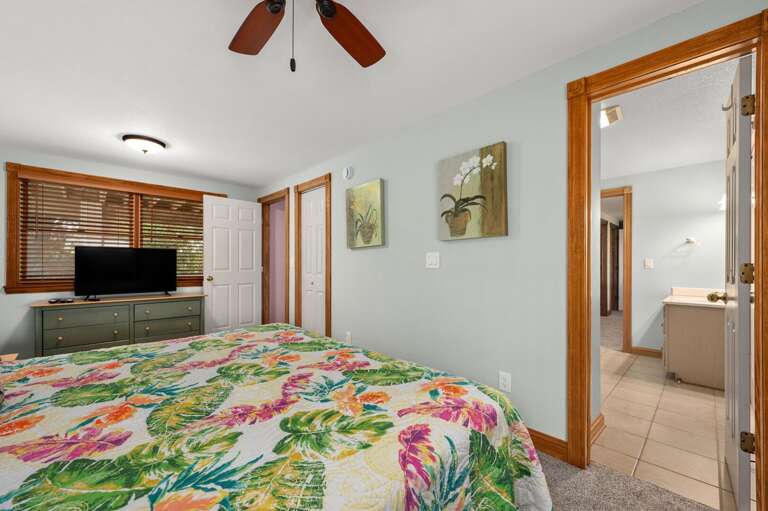 DE08: Shore Beats Work | ML Bedroom 7 - King, Shared Bath, Deck Access