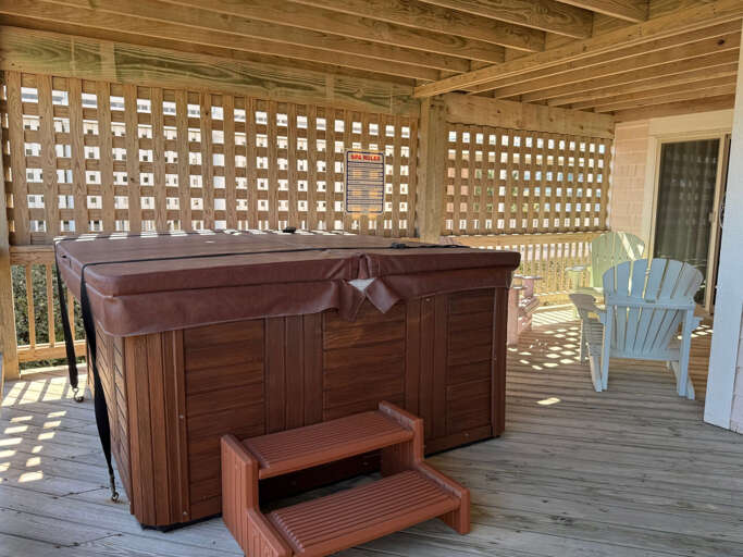 DE08: Shore Beats Work | ML Covered Deck - Hot Tub