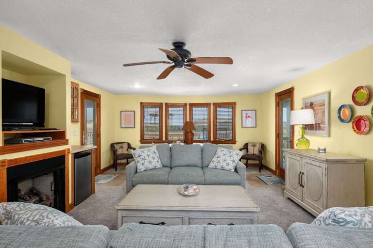 DE08: Shore Beats Work | ML Media Room - Deck Access