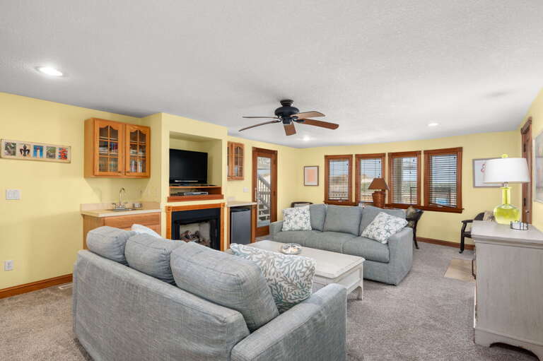 DE08: Shore Beats Work | ML Media Room - Deck Access