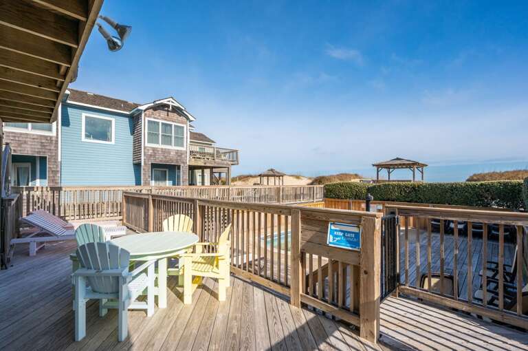 DE08: Shore Beats Work | ML Sun Deck