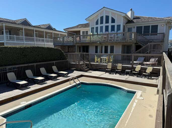 DE08: Shore Beats Work | Pool Deck