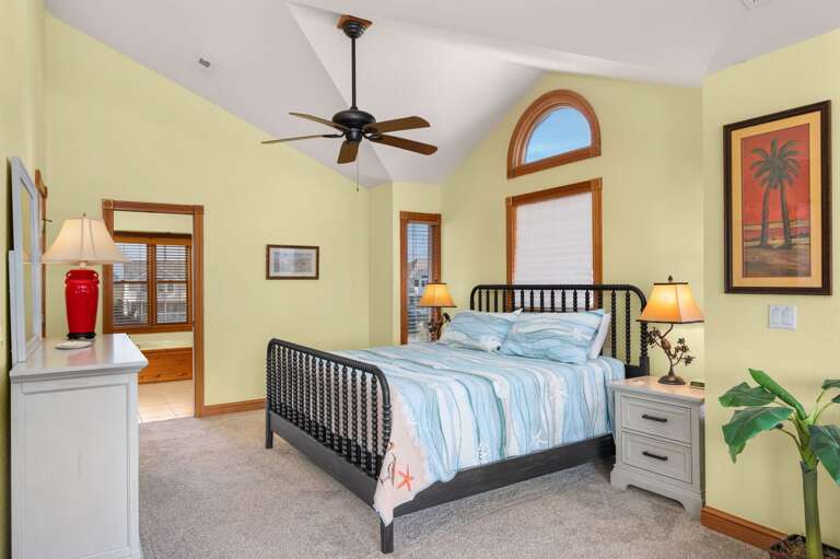 DE08: Shore Beats Work | TL Bedroom 8 - King, Sleep Sofa (Queen), Private Bath, Deck Access