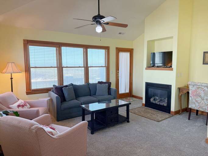 DE08: Shore Beats Work | TL Bedroom 8 - King, Sleep Sofa (Queen), Private Bath, Deck Access