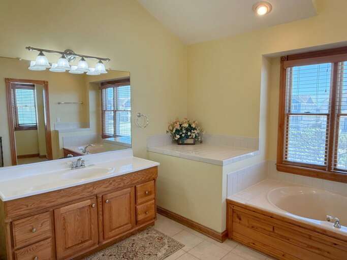 DE08: Shore Beats Work | TL Bedroom 8 - Private Bath