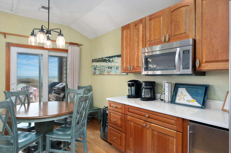 DE08: Shore Beats Work | TL Breakfast Nook - Deck Access