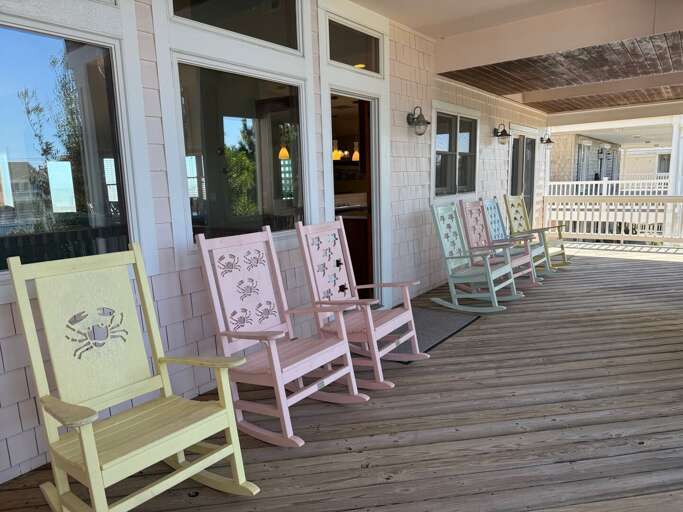 DE08: Shore Beats Work | TL Kitchen Area - Deck Access