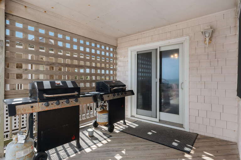 DE08: Shore Beats Work | TL Sun Deck - Grilling Area