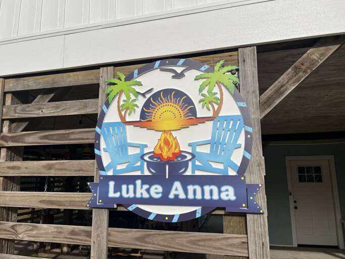SNH419: Luke Anna | Front Exterior