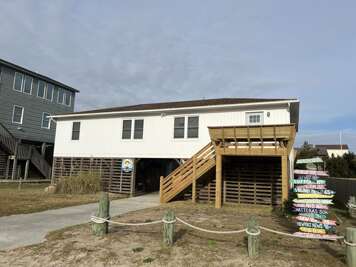 SNH419: Luke Anna | Front Exterior