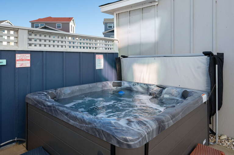 CB44: Rhapsody in Blue | Private Hot Tub