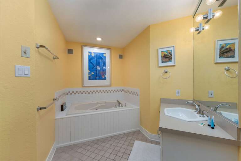 SS18: Sunnyside Up | ML Bedroom 4 - Private Bath