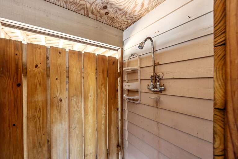 NH516: Finn Tales | Carport - Enclosed Outdoor Shower