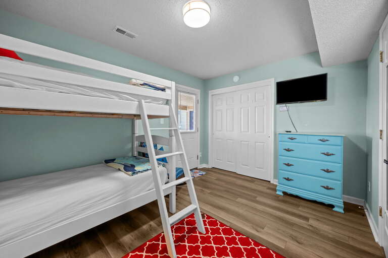 NH516: Finn Tales | ML Bedroom 1 - Queen, Deck Access