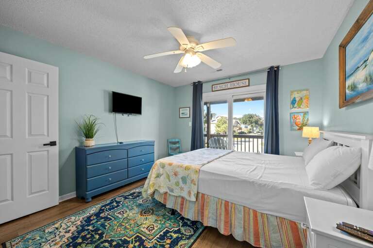 NH516: Finn Tales | ML Bedroom 2 - Queen, Deck Access