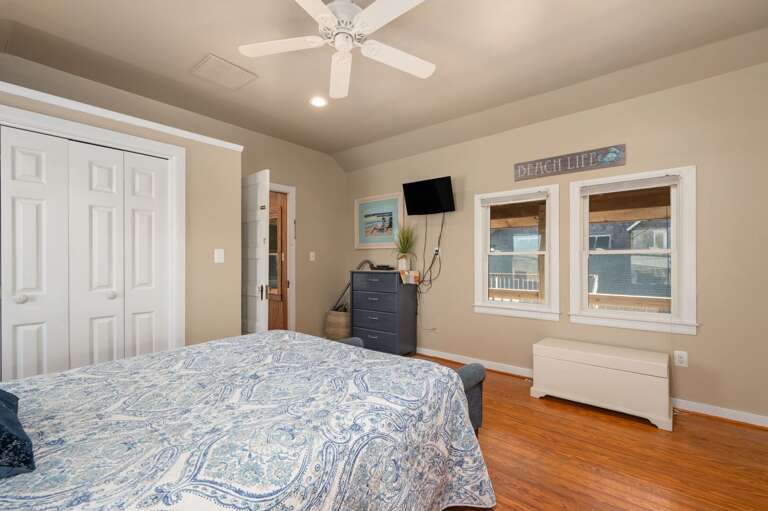 NH330: It's Beach Time | ML Bedroom 2 - Queen, Private Bath