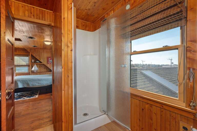 NH330: It's Beach Time | TL Bedroom 4 - Private Bath (Shower Only)