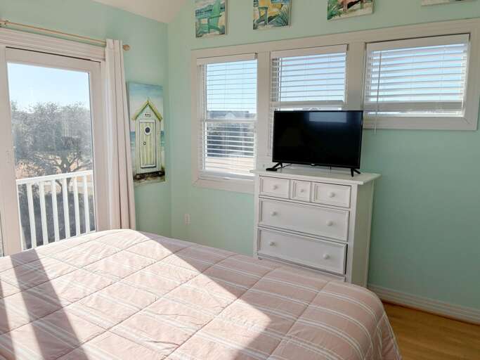 CCHK71: Seas the Day | TL Loft - King, Private Bath, Deck Access