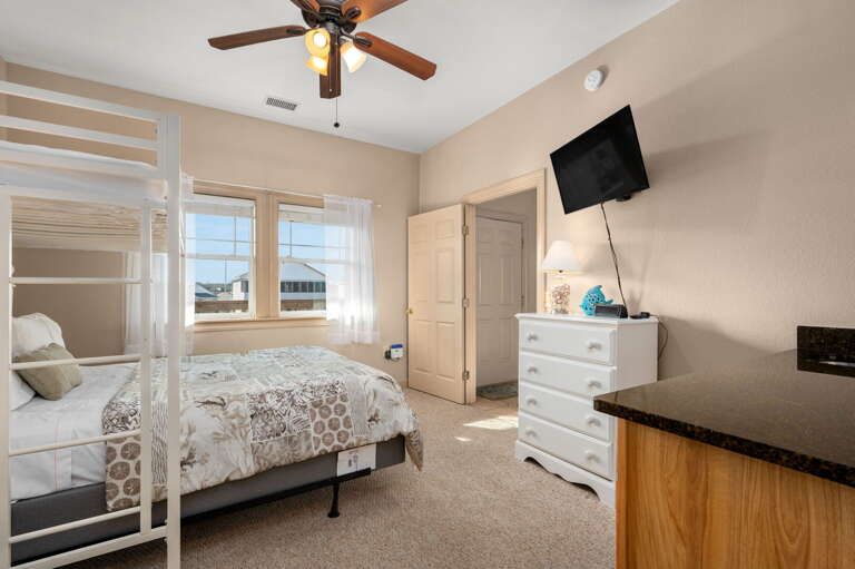SPC202N: Ohana | Bedroom 2 - Queen, Twin Bunk, Private Bath