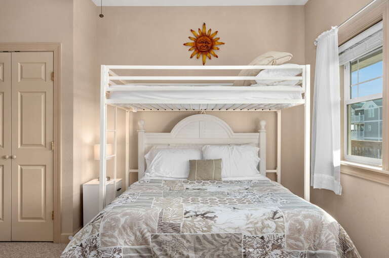 SPC202N: Ohana | Bedroom 2 - Queen, Twin Bunk, Private Bath