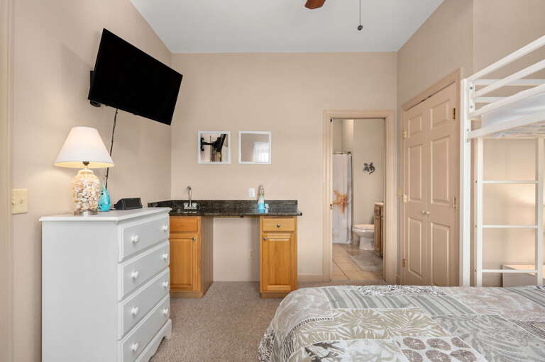 SPC202N: Ohana | Bedroom 2 - Queen, Twin Bunk, Private Bath