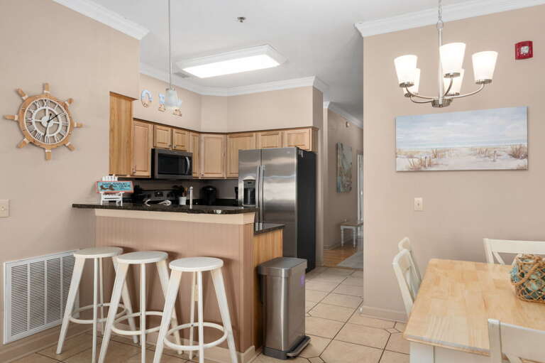 SPC202N: Ohana | Kitchen Area - Island Seating for 3