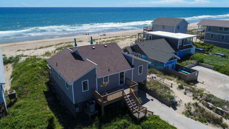 Beachfront Vacation Rental Homes Near Shoreline