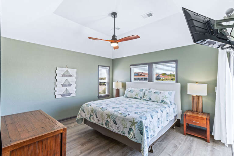 With deck access, large ceiling fan, and a private bath what more could you ask for from a King Bedroom.