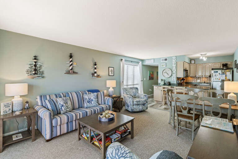 This living room offers sweeping ocean views and is thoughtfully decorated to create a welcoming, open space where you can truly unwind. Large windows allow natural light to flood the room, bringing the beauty of the ocean right inside. The tasteful decor