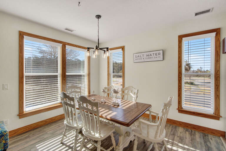 Comfortably seat 6 for breakfast, lunch, or dinner