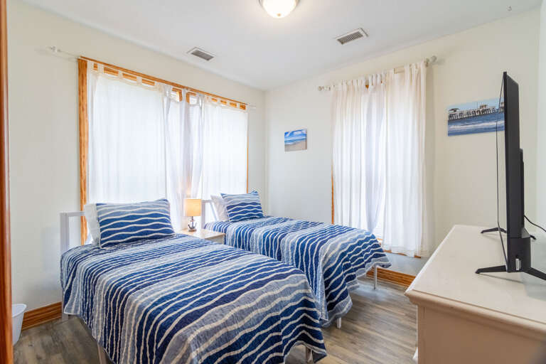 Bedroom with two twins