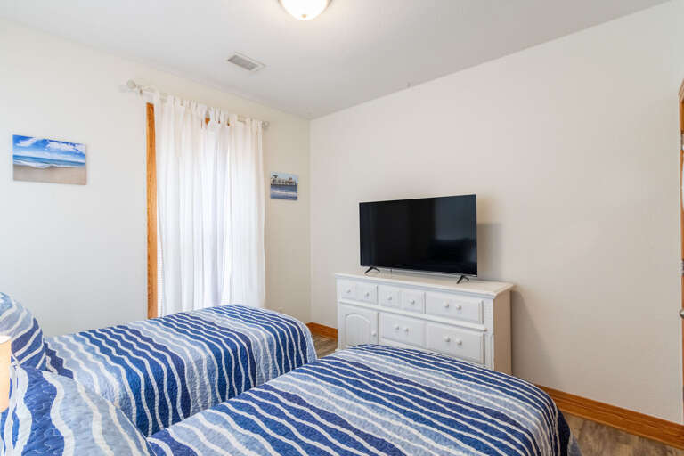 Bedroom with two twins