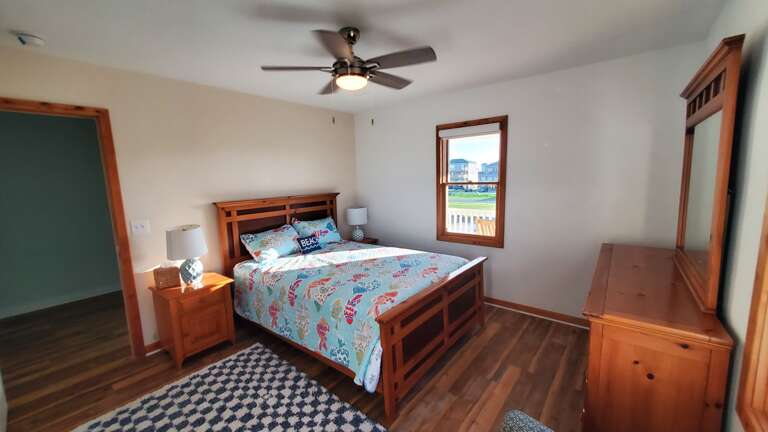 2nd Bedroom with Queen