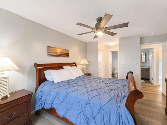 Top Floor Queen Bedroom
