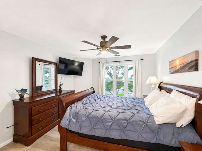 Top Floor Queen Bedroom