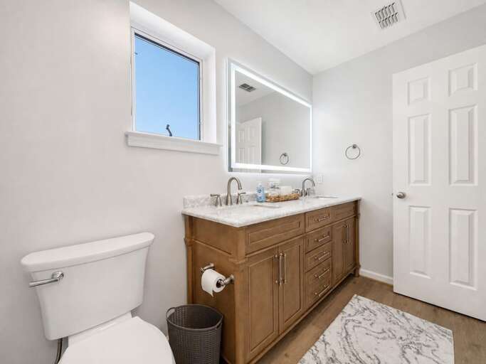 Top Floor Hall Bathroom connects to Queen bedroom