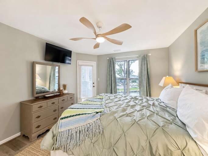 Queen Bedroom First Floor