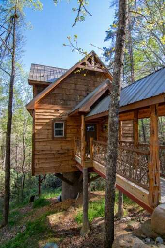Wooden Vacation Rental Nestled In Nature
