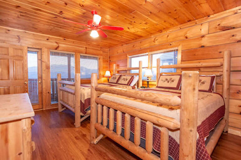 Main Floor Bedroom - Q Beds