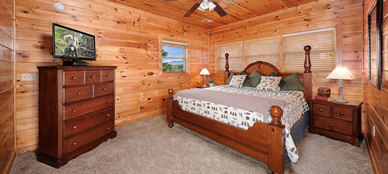 Upper Level King Bed/Flat Screen